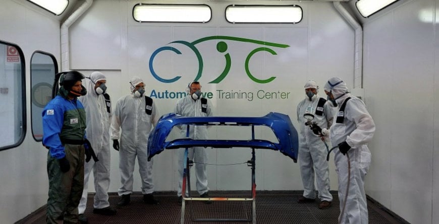 TOYOTA ESPAÑA COLABORA CON AXALTA REFINISH Y SIKKENS PARA FORMAR A SUS TÉCNICOS EN EL ÁREA DE PINTURA DE CARROCERÍA